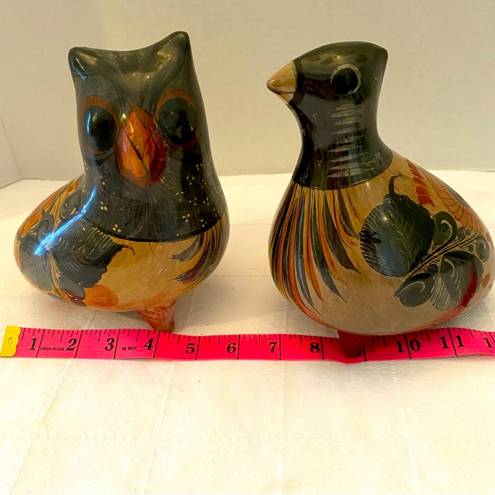 Darling vintage Mexican pottery birds. Signed on bottom. Preowned wear V.Silva